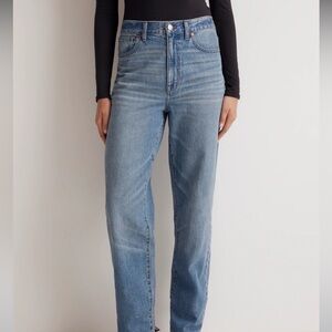 Madewell Jeans 💕 NWT size 25 W
BAGGY STRAIGHT definitely MADEWELL!